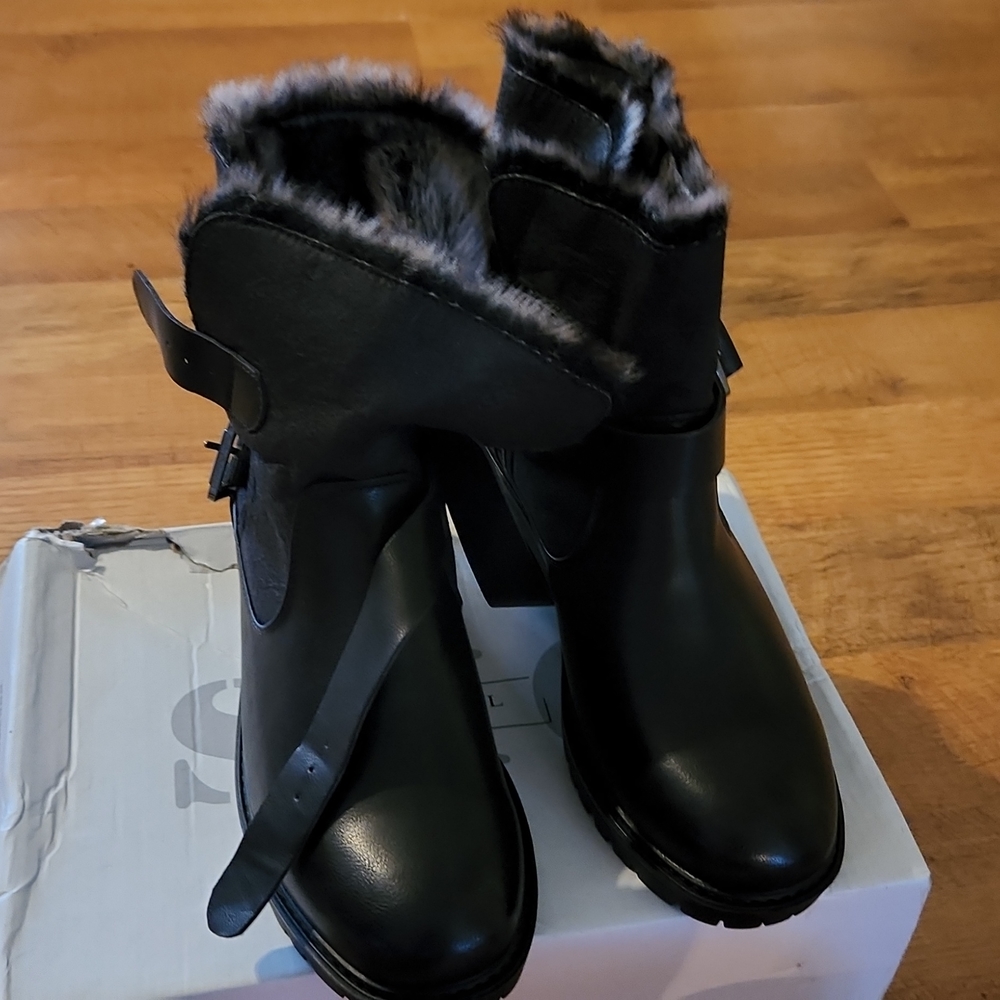Boots - Picture 4 of 6